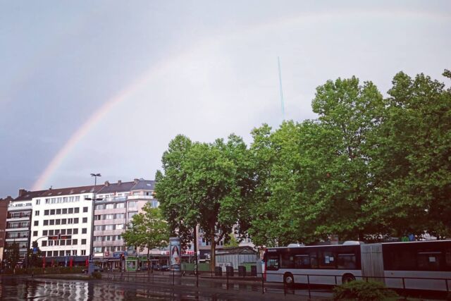 3 Erkenntnisse:  1. Die Hose von @firsttactical ist relativ wasserdicht, die Schuhe von @lowa.outdoor  auf jeden Fall.
2. Das Telefon sowieso.
3. Ein Regenbogen kann den dreckigsten Platz schön aussehen lassen.  #prorain #rainbow #notsponsored
