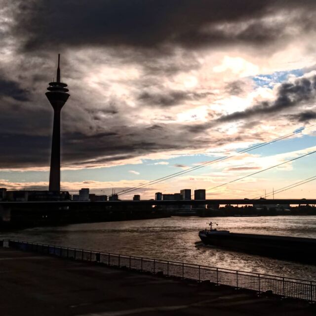 Eigentlich ganz geil der Winter... äh Herbst, whatever. Man darf nur nicht den ganzen Tag im Büro verbringen ;)