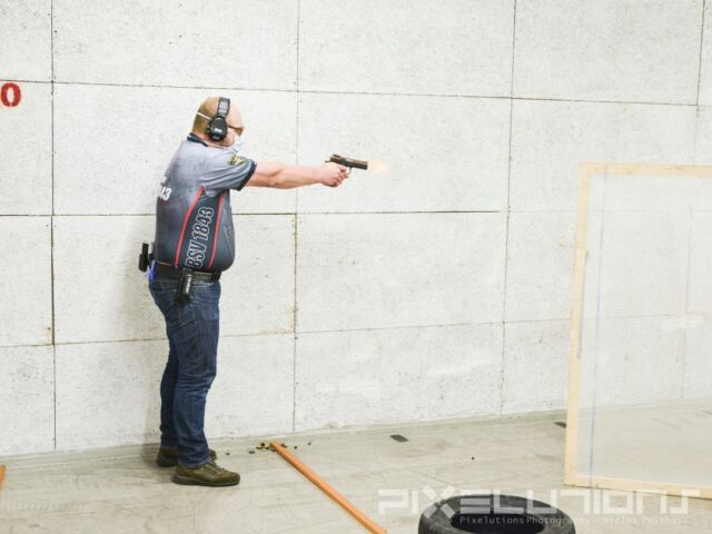 #Fenix #NRW Trophy 2020 #IPSC #Match  Ich bin noch dabei die Fotos zu bearbeiten, aber das meiste ist geschafft! Meldet euch bei mir, wenn ihr dabei wart und eure Fotos vom Samstag anschauen möchtet. Ich sende euch dann einen Link per E-Mail.
Die besten Fotos werde ich veröffentlichen, von den restlichen über 1000 Fotos wird aber sicherlich das ein oder andere dabei sein, was euch dann noch interessieren könnte.  Photo: Pixelutions Niclas Potthast  #photography #nikon #d7100 #magnum #corona #mask #shooting #sport #handgun #gun